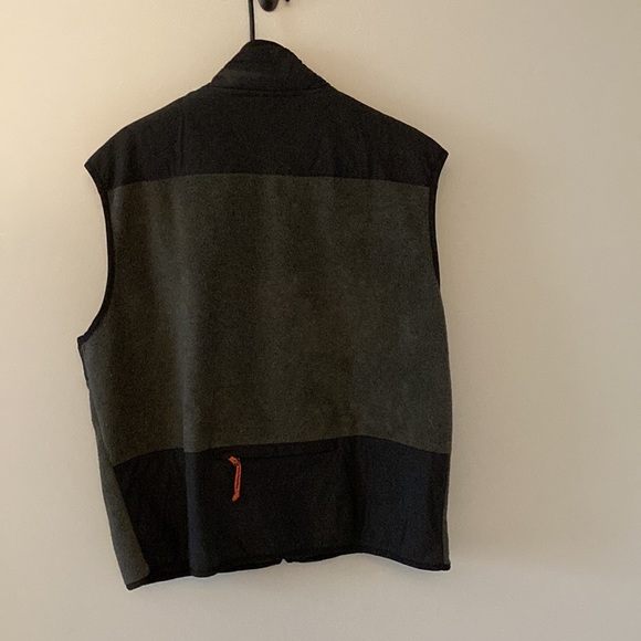 AE77 Performance Vest - Picture 2 of 4